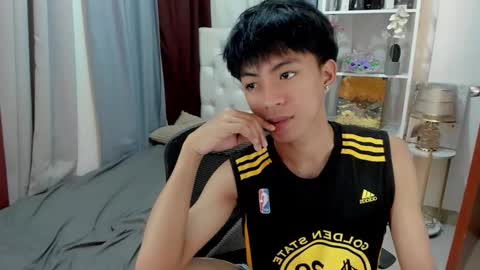 Snapshot of davincihugecock chatting on March 11, 5:19 pm daniel online show from March 11, 5:19 pm