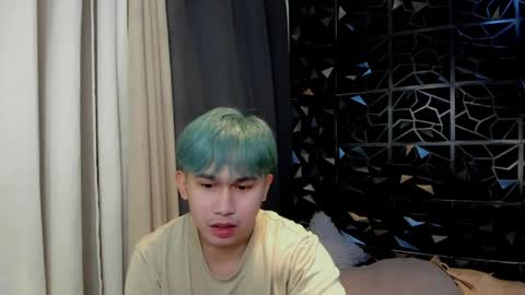 Snapshot of davincihugecock chatting on April 2, 4:37 pm daniel online show from April 2, 4:37 pm