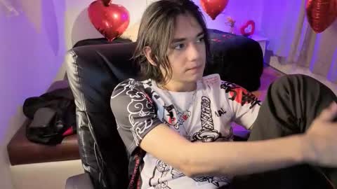 Snapshot of davoxer chatting on February 14, 2:52 am davoxer online show from February 14, 2:52 am