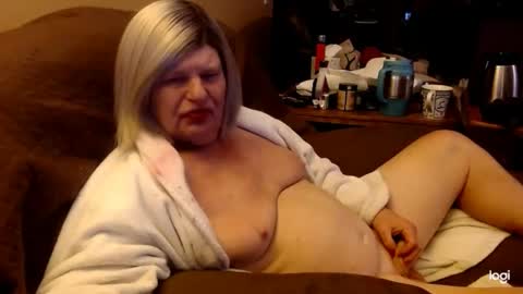 Snapshot of dawndoesall chatting on December 11, 3:56 am dawndoesall online show from December 11, 3:56 am