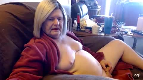 Snapshot of dawndoesall chatting on January 4, 5:37 pm dawndoesall online show from January 4, 5:37 pm