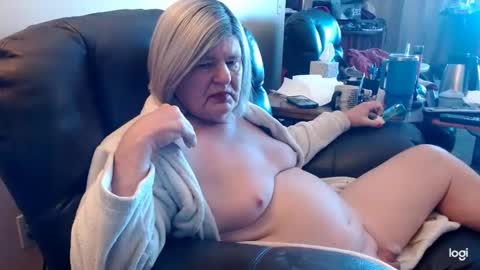 Snapshot of dawndoesall chatting on January 16, 5:12 pm dawndoesall online show from January 16, 5:12 pm