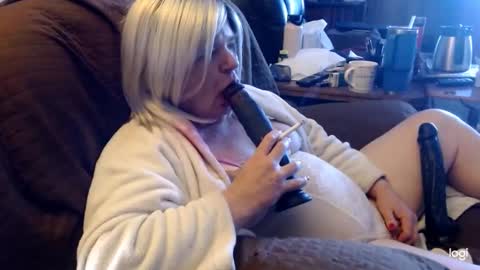 Snapshot of dawndoesall chatting on February 22, 10:20 pm dawndoesall online show from February 22, 10:20 pm