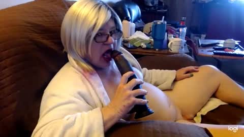 Snapshot of dawndoesall chatting on March 1, 11:15 pm dawndoesall online show from March 1, 11:15 pm