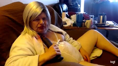 Snapshot of dawndoesall chatting on March 8, 11:28 pm dawndoesall online show from March 8, 11:28 pm