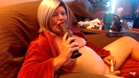 Snapshot of dawndoesall chatting on October 8, 4:26 pm dawndoesall online show from October 8, 4:26 pm