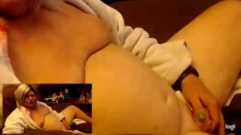 Snapshot of dawndoesall chatting on November 11, 11:05 pm dawndoesall online show from November 11, 11:05 pm