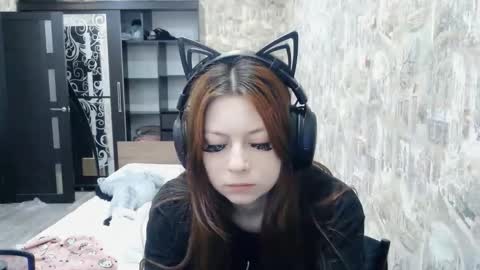 Snapshot of dawndollins chatting on February 26, 8:13 am Alice online show from February 26, 8:13 am