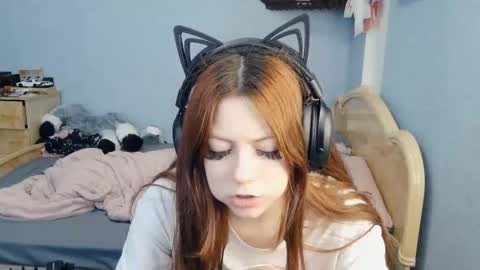 Snapshot of dawndollins chatting on March 3, 8:42 am Alice online show from March 3, 8:42 am