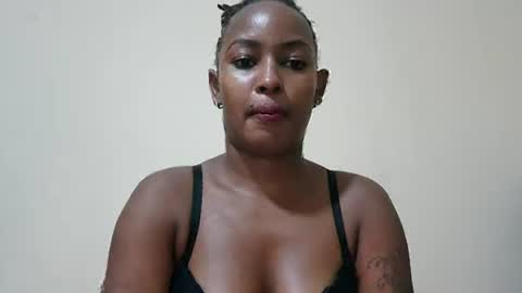 Snapshot of daxeandblack chatting on April 3, 11:19 am daxeandblack online show from April 3, 11:19 am