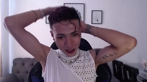 Snapshot of daxonreyy_ chatting on November 14, 5:33 pm Daxon online show from November 14, 5:33 pm