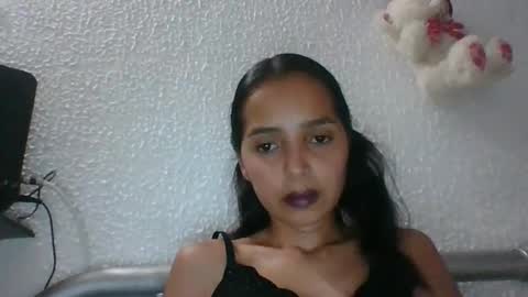 Snapshot of dayana_cruz chatting on April 11, 8:35 pm dayana_cruz online show from April 11, 8:35 pm