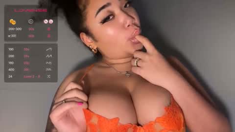 Snapshot of dayqueen1 chatting on December 22, 9:17 am dayqueen1 online show from December 22, 9:17 am