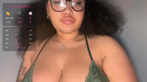 Snapshot of dayqueen1 chatting on January 6, 4:11 pm dayqueen1 online show from January 6, 4:11 pm