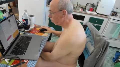 Snapshot of dbpit65 chatting on December 27, 5:16 pm Daniel online show from December 27, 5:16 pm