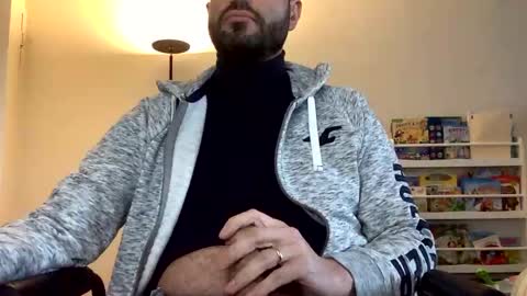 Snapshot of ddirtyyyyyyy chatting on February 17, 10:25 pm DDirty online show from February 17, 10:25 pm