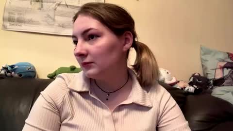Mia online show from June 5, 3:51 pm