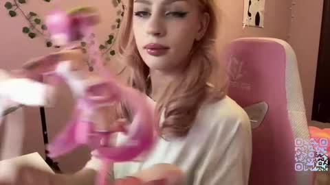 Maggie online show from May 4, 12:12 pm