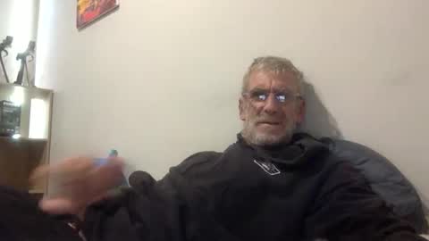 Snapshot of deanofflove221000 chatting on February 17, 1:13 am deanofflove221000 online show from February 17, 1:13 am