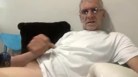 Snapshot of deanofflove221000 chatting on February 24, 6:22 am deanofflove221000 online show from February 24, 6:22 am