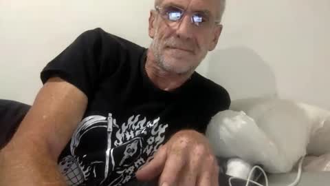 Snapshot of deanofflove221000 chatting on February 26, 10:25 am deanofflove221000 online show from February 26, 10:25 am