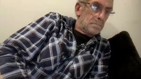 Snapshot of deanofflove221000 chatting on March 13, 11:17 am deanofflove221000 online show from March 13, 11:17 am