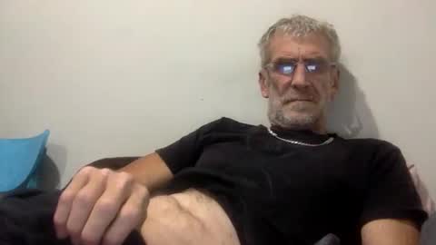 Snapshot of deanofflove221000 chatting on March 17, 10:46 pm deanofflove221000 online show from March 17, 10:46 pm