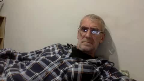 Snapshot of deanofflove221000 chatting on March 30, 4:08 pm deanofflove221000 online show from March 30, 4:08 pm