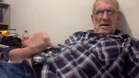 Snapshot of deanofflove221000 chatting on April 2, 8:12 am deanofflove221000 online show from April 2, 8:12 am