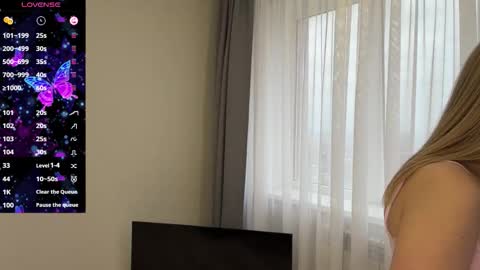 Snapshot of dear_neighbor chatting on March 20, 2:44 pm dear_neighbor online show from March 20, 2:44 pm