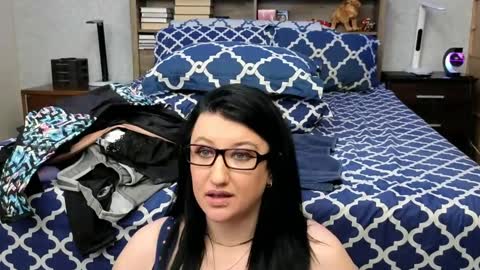 Snapshot of dear_rayna chatting on February 21, 1:22 am Rayna online show from February 21, 1:22 am