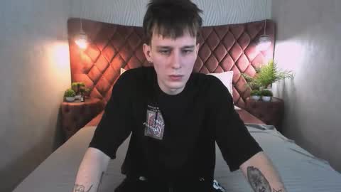 Snapshot of dearboyy_ chatting on February 4, 7:53 pm dearboyy_ online show from February 4, 7:53 pm