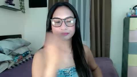 Snapshot of dearest_anna chatting on April 14, 10:43 am dearest_anna online show from April 14, 10:43 am