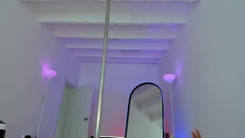 Snapshot of dearmilu28 chatting on March 10, 4:35 pm dearmilu28 online show from March 10, 4:35 pm