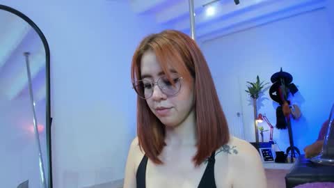 Snapshot of dearmilu28 chatting on October 2, 1:12 am dearmilu28 online show from October 2, 1:12 am