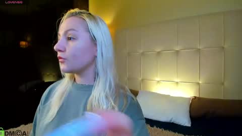 Debbie Mon Tue Fri Sun Sat GMT 3 1000am - 0400pm  online show from April 2, 5:21 pm