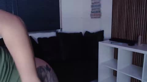 Snapshot of deborah_1992 chatting on January 28, 11:28 pm Deborah 1992 online show from January 28, 11:28 pm