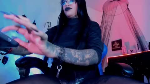 Snapshot of deborahtatto chatting on October 2, 3:19 pm Doborah Miss Carter online show from October 2, 3:19 pm