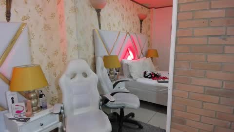 Snapshot of deboralombardii chatting on September 8, 10:42 pm deboralombardii online show from September 8, 10:42 pm