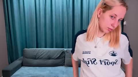 Snapshot of debrabanks chatting on February 14, 9:06 am Maria online show from February 14, 9:06 am