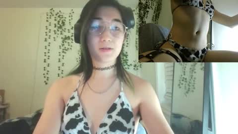 deciduousdoll online show from February 1, 6:45 am