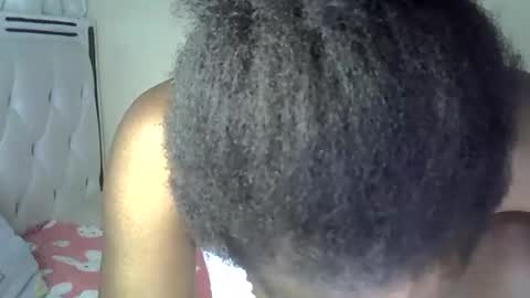 Snapshot of deechic_2 chatting on March 16, 11:20 pm deechic_2 online show from March 16, 11:20 pm