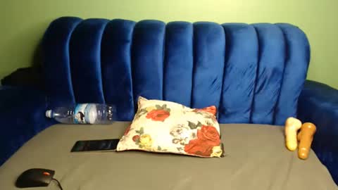 Dee online show from March 18, 10:57 pm