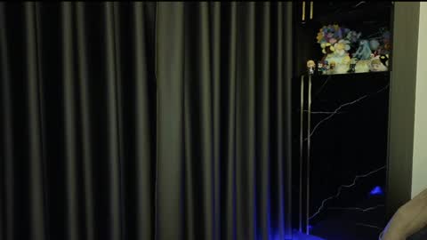 deedeedoll online show from December 2, 11:01 am