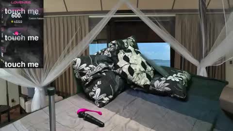 Deeply  Asian style...  Nice to meet you   thumb up me please help us. online show from November 17, 5:41 pm