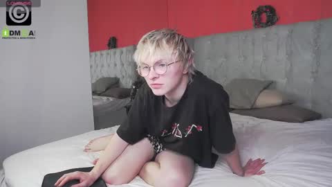 Snapshot of deficitt chatting on December 20, 9:28 pm deficitt online show from December 20, 9:28 pm