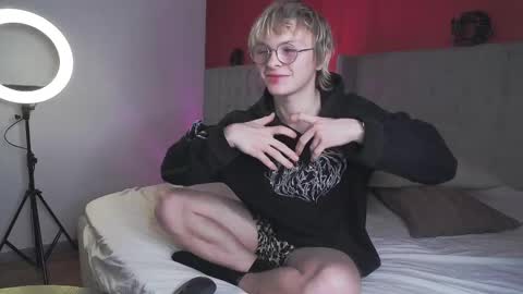 Snapshot of deficitt chatting on December 22, 1:33 pm deficitt online show from December 22, 1:33 pm