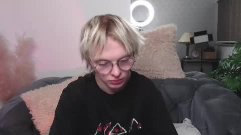 Snapshot of deficitt chatting on December 23, 5:32 pm deficitt online show from December 23, 5:32 pm