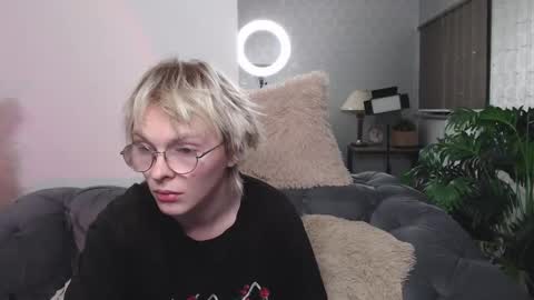 Snapshot of deficitt chatting on December 23, 8:36 pm deficitt online show from December 23, 8:36 pm