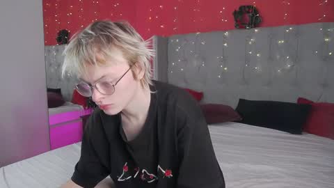 Snapshot of deficitt chatting on December 25, 9:00 pm deficitt online show from December 25, 9:00 pm